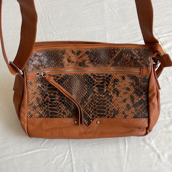 Great American Leather Works Handbags - Great American leather works. Crossbody. Brown.